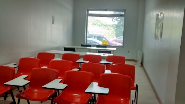 Escuela Europea Parasanitaria Esps (Academia de Inglés)