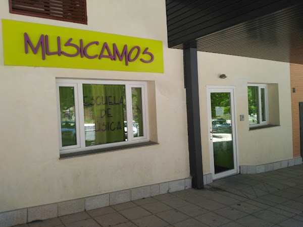 Escuela de Música Musicamos (Academia de Inglés)