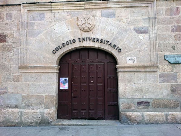 Colegio Universitario Centro de Idiomas (Academia de Inglés)