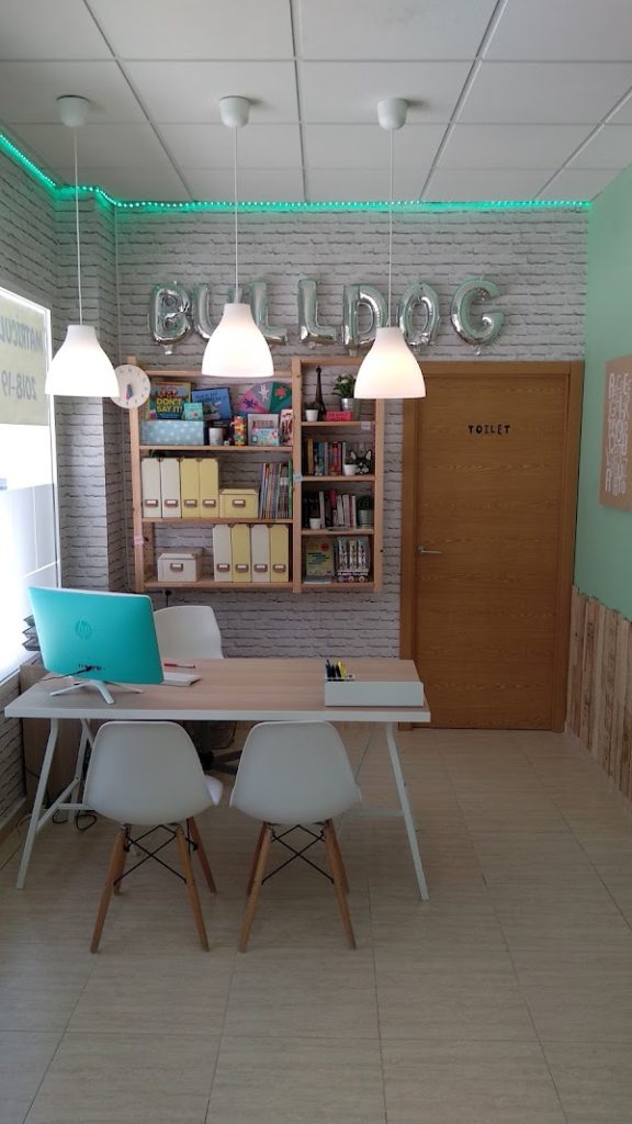 Bulldog Language Studio (Academia de Inglés)